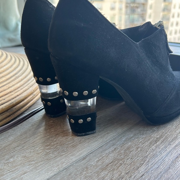 Stuart Weitzman Black Suede Women's Shoes with Zipper Detail - Picture 2 of 9